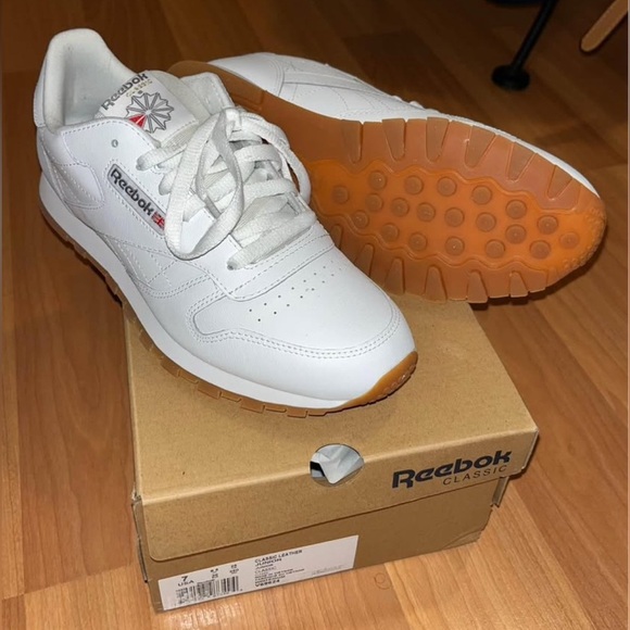 Reebok Classics size 7Y - Picture 1 of 2